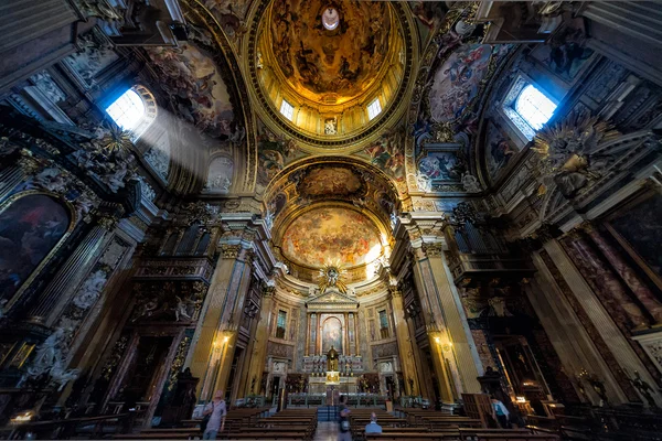 Dentro da Igreja do Gesu em Roma — Fotografia de Stock