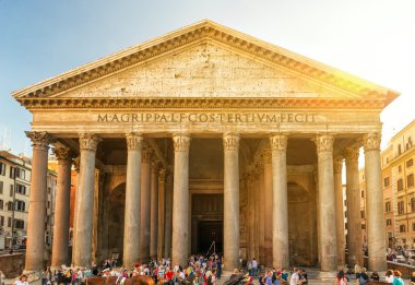 Roma'da Pantheon turist ziyaret