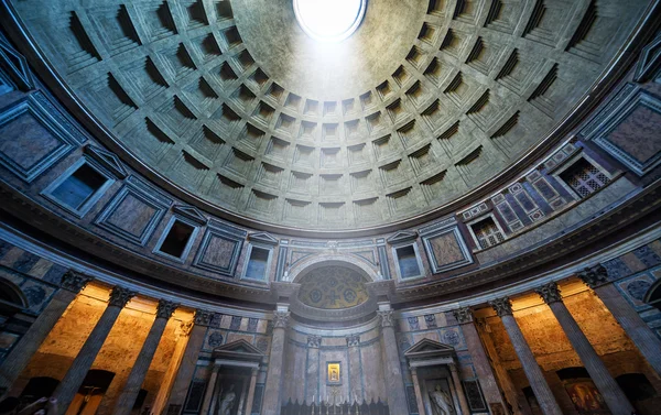 Il famoso raggio di luce nel Pantheon, Roma — Foto Stock