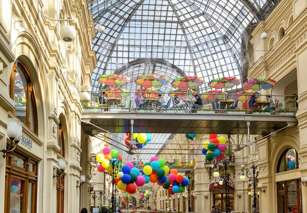 Uvnitř guma (hlavní obchodní dům) v Moskvě — Stock fotografie