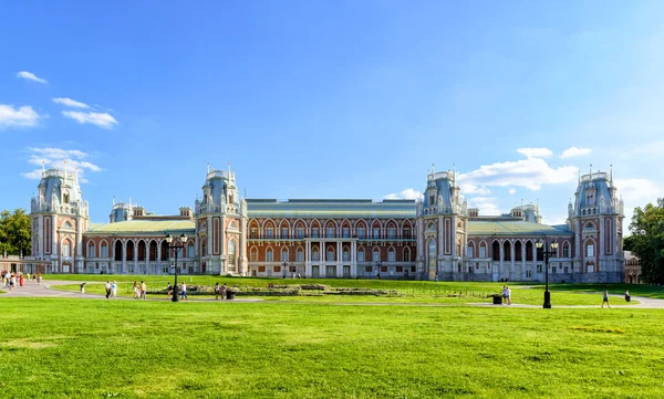 The grand palace of queen Catherine the Great in Tsaritsyno, Mos — Stock Photo, Image