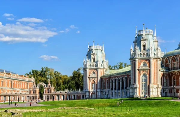 O grande palácio de Catarina, a Grande em Tsaritsyno, Moscovo — Fotografia de Stock