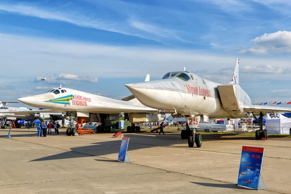 Russian strategic bombers Tupolev Tu-160 and Tu-22M3 — Stock Photo, Image