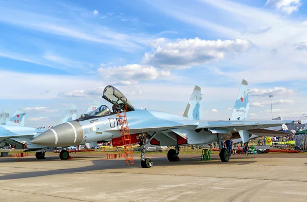 Nowy strajk rosyjski myśliwiec Suchoj Su-35 — Zdjęcie stockowe