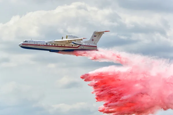 El avión anfibio ruso EMERCOM Be-200 —  Fotos de Stock