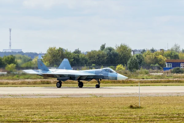 Новый российский истребитель пятого поколения Т-50 — стоковое фото