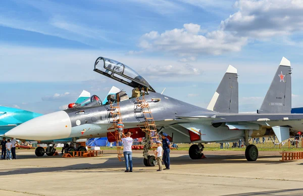 Rosyjski myśliwiec multirole Suchoj Su-30 — Zdjęcie stockowe