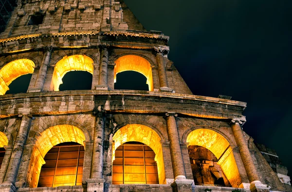 Coliseum (Colosseum) at night in Rome — Stock Photo, Image