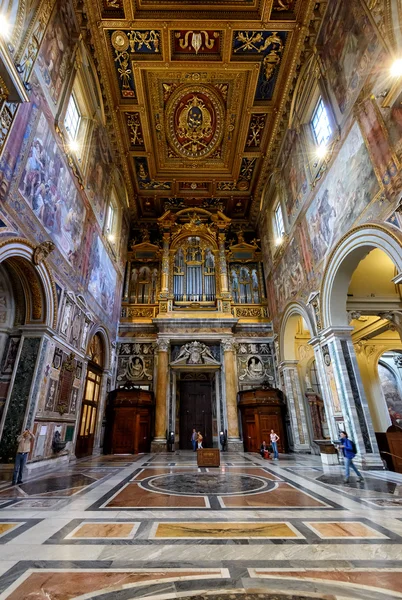 Interior de la Basílica de San Giovanni in Laterano, Roma — Foto de Stock