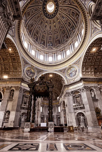 Roma'daki Aziz peter Bazilikası iç — Stok fotoğraf