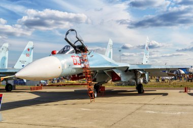 Rus birden savaş Sukhoi Su-27sm3