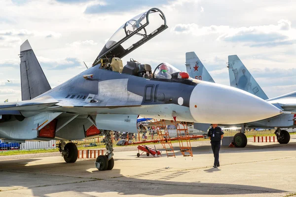 Боєць російського multirole Sukhoi су-30 — стокове фото