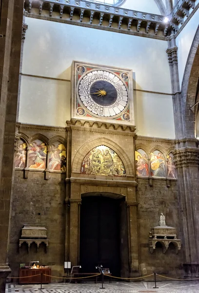 Antieke clock in de Basilica di Santa Maria del Fiore, Florence — Stockfoto