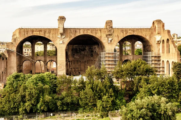 De basiliek van maxentius en Constantijn in rome — Stockfoto