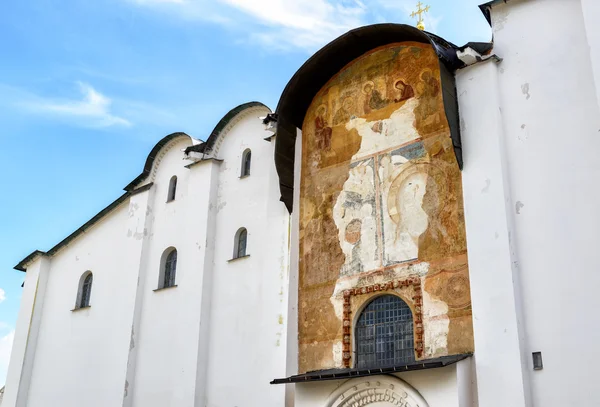 Antiguo fresco en la pared de la Catedral de Santa Sofía, Novgo — Foto de Stock