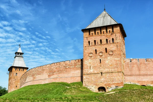 Кремлевские стены в Великом Новгороде — стоковое фото