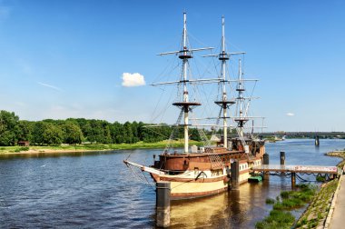 Turist yelken Novgorod içinde büyük gemi.