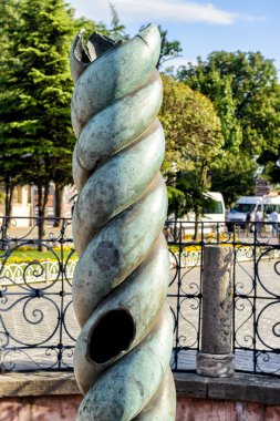 Istanbul'da Sultanahmet Meydanı, eski Yılanlı Sütun