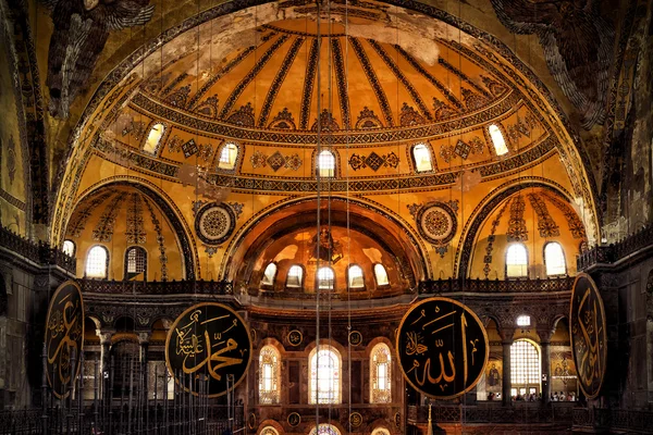 Interior de la Santa Sofía (Ayasofya), Estambul, Turquía — Foto de Stock