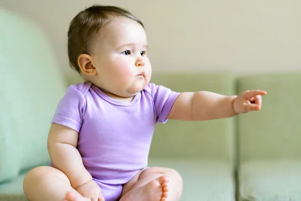 Baby points a finger at something — Stock Photo, Image