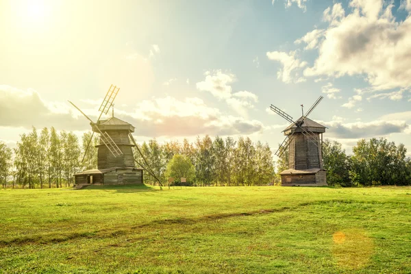 Vecchi mulini nell'antica città di Suzdal, Russia — Foto Stock