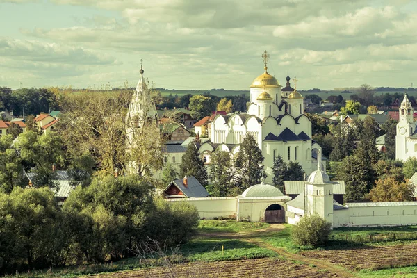 スーズダリ、ロシアでポクロフ スキー修道院 — ストック写真