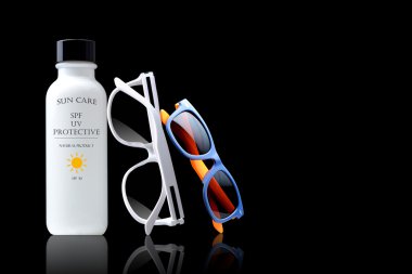 Güneş koruma krem ve gözlük