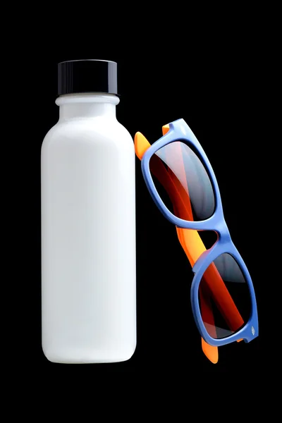 Sonnenschutzcreme und Brille — Stockfoto