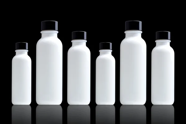 Weiße Flaschen isoliert auf schwarzem Hintergrund — Stockfoto