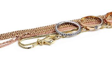 mücevher altın nesneler üzerinde beyaz