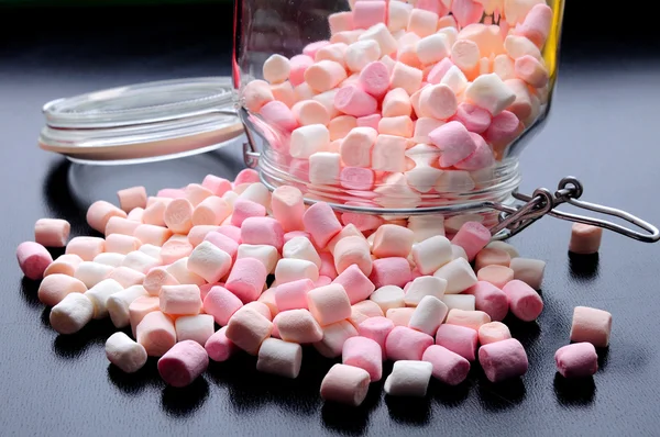 Růžové a bílé mini marshmallows — Stock fotografie