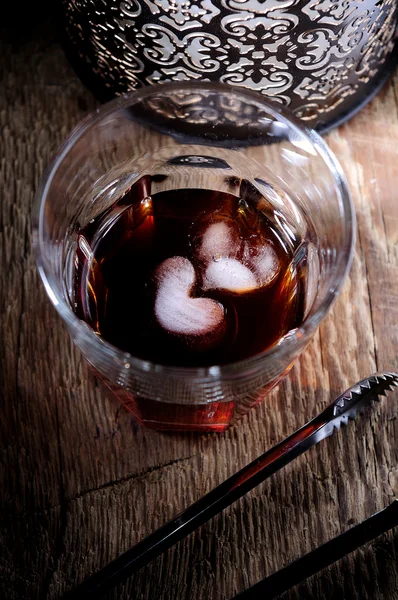 Whiskey with ice in glass — Stock Photo, Image