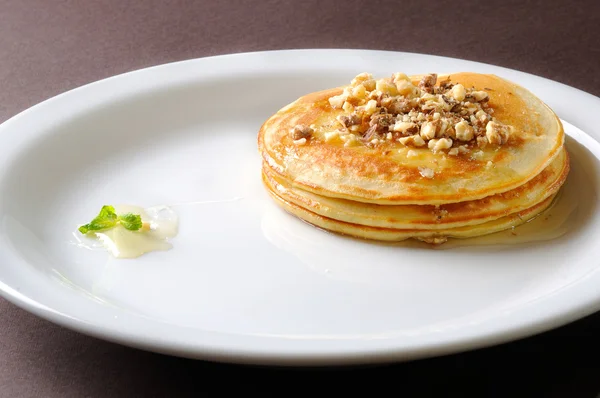 Panqueques en plato blanco — Foto de Stock