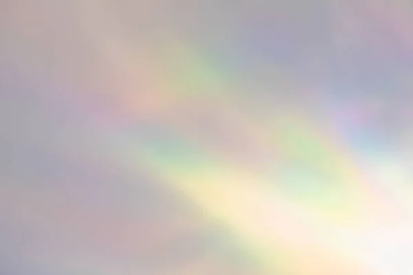 Wazig regenboog licht breking textuur op witte muur — Stockfoto