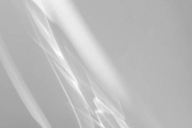 Beyaz bir duvarda gölge ve ışık yakıcı etkisi