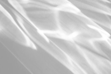 Beyaz bir duvarda gölge ve ışık yakıcı etkisi