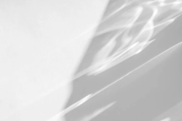 Shadow and light caustic effect on a white wall — Stock Photo, Image