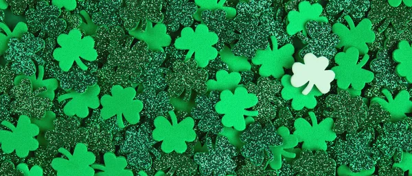 Shamrock konfetti tekstury tło baner z zielonym i białym szczęście koniczyny — Zdjęcie stockowe