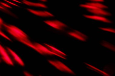 Siyah arkaplanda renkli neon ışığı sızıntısı