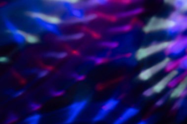 Siyah arkaplanda renkli neon ışığı sızıntısı