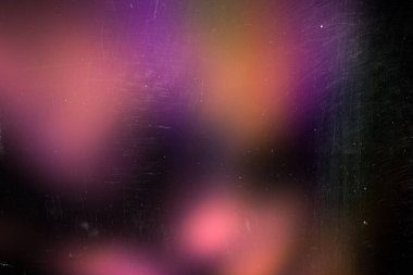 Renkli sıcak gökkuşağı ışığı toz desenli siyah arkaplanda sızar