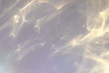 Beyaz bir duvarda gölge ve ışık yakıcı etkisi