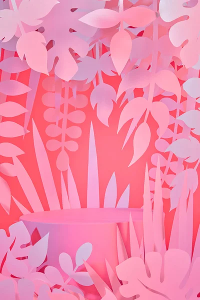 Pastel escena de color rosa con el podio vacío y hojas de plantas de la selva corte de papel —  Fotos de Stock