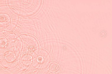Pembe şeffaf berrak su yüzeyi dokusu yaz arkaplanı