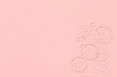 Pembe şeffaf berrak su yüzeyi dokusu yaz arkaplanı