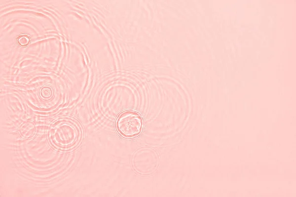 Roze transparant helder water oppervlak textuur zomer achtergrond — Stockfoto