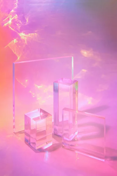 Dos podios de prisma rectángulo de vidrio transparente sobre fondo de neón pastel —  Fotos de Stock