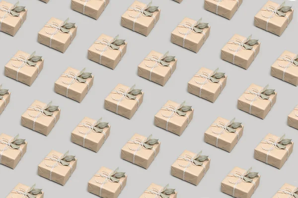 Pattern made of gift boxes on solid gray background — Stock Photo, Image