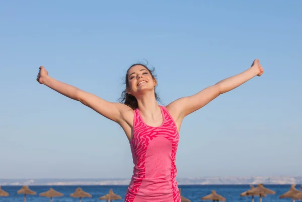 Gelukkige vrouw op vakantie in mallorca — Stockfoto