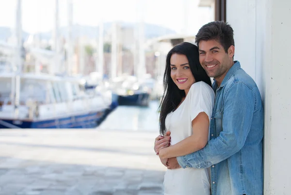 Pareja feliz de vacaciones o de vacaciones —  Fotos de Stock